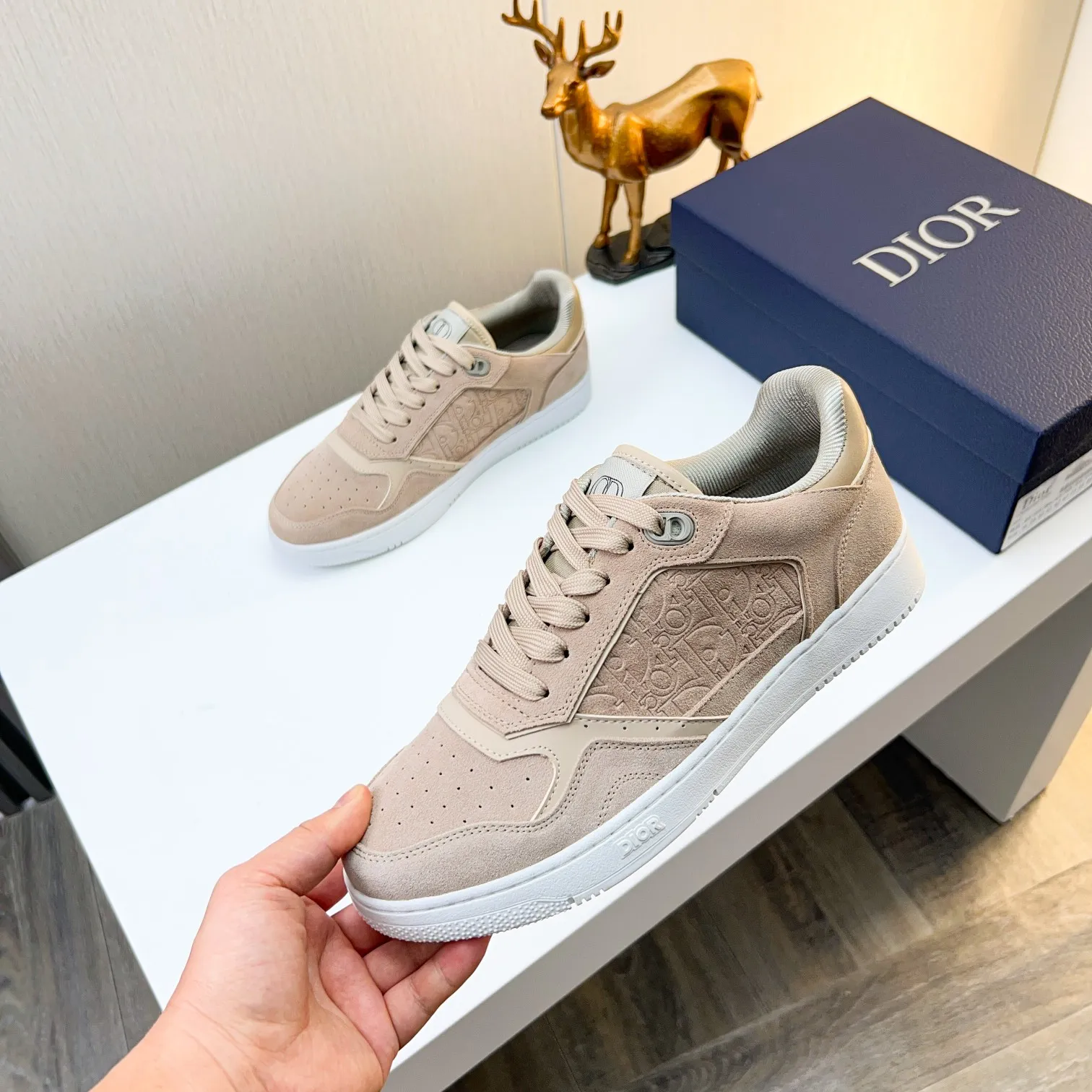 Men's Men's Shoes 💰400 [New] 🦩🦩Dior - Low-top sneakers 2025 spring men's collection new arrivals [Celebrate][Celebrate][Celebrate], reinterpret the basketball shoe design and become a classic Dior item [Strong][Strong][Strong], crafted in black and cream white smooth cowhide with beige suede, leather display on the side The CD logo, tongue, sole and back side are decorated with various distinctive details to enhance the style[666][666], while eyelet details, topstitching and rubber panels highlight the dynamic charm of its athletic style[strong][strong][strong]. It has a two-color rubber sole, which can be matched with various clothing to create a refined look. Size: 38 to 44 (45 can be customized